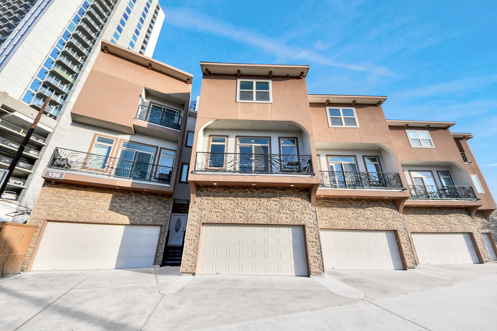 146 Carson Court Houston, TX 77004 - Photo 3 of 38