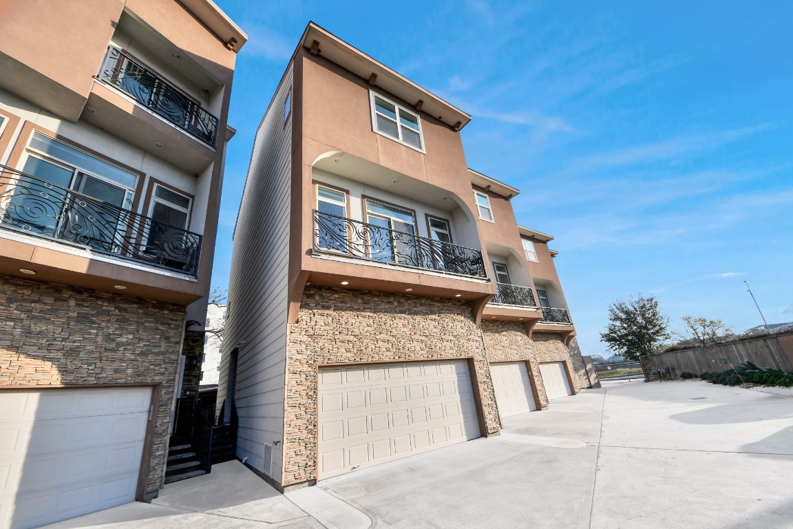 146 Carson Court Houston, TX 77004 - Photo 4 of 38