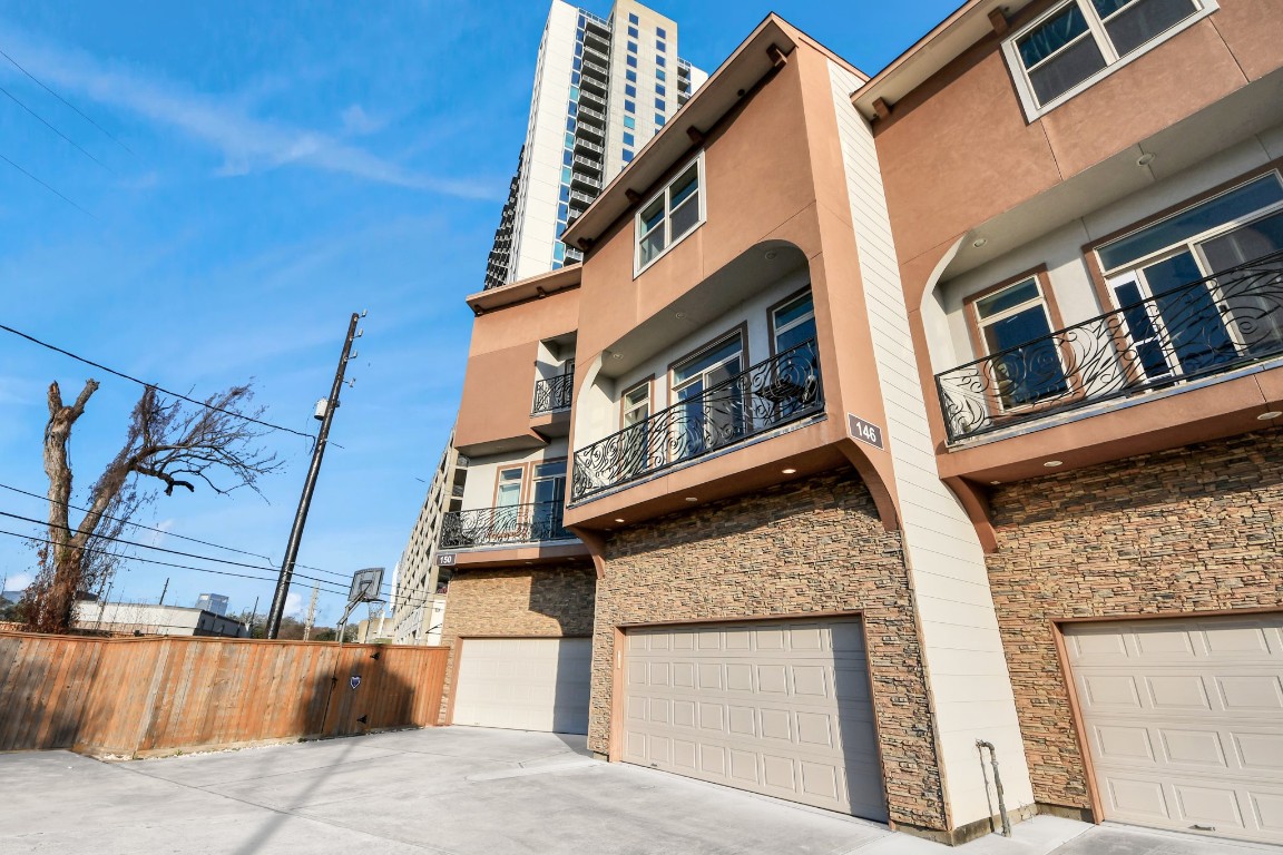 146 Carson Court Houston, TX 77004 - Photo 5 of 38