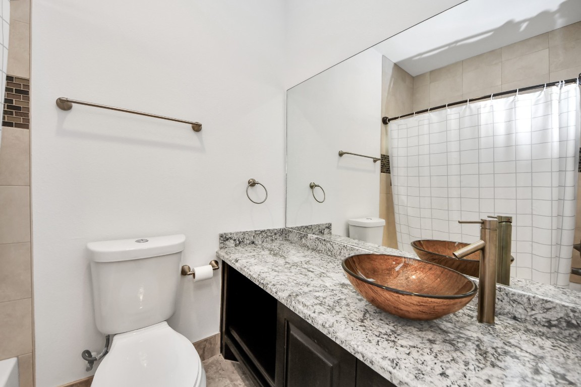 146 Carson Court Houston, TX 77004 - Photo 9 of 38