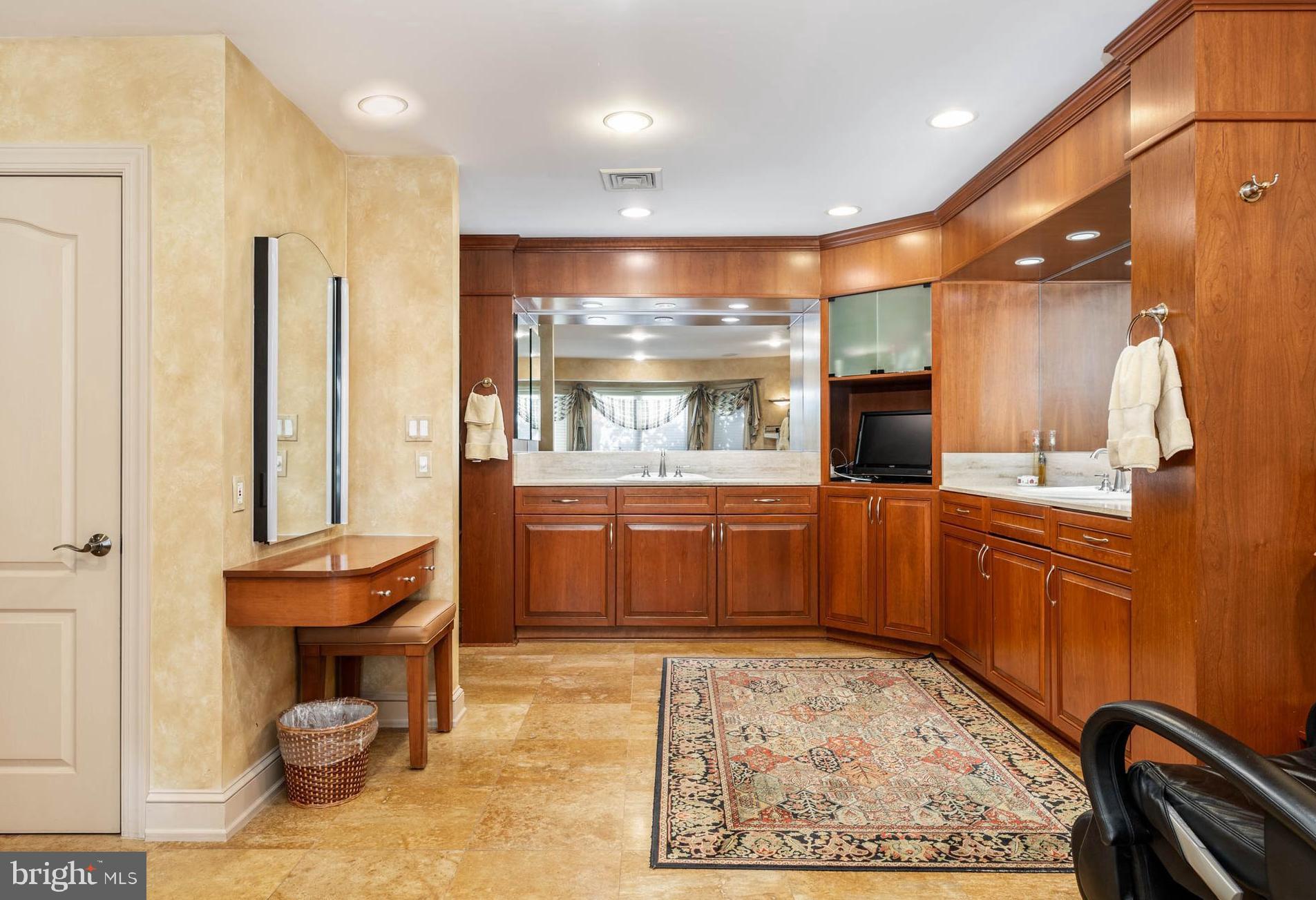 1075 Green Valley Road Bryn Mawr, PA 19010 - Photo 28 of 58