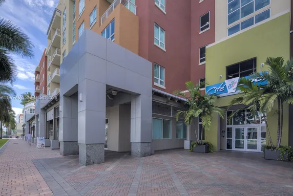 $680,000 | 2000 North Bayshore Drive, Unit 1502, Miami, FL 33137
