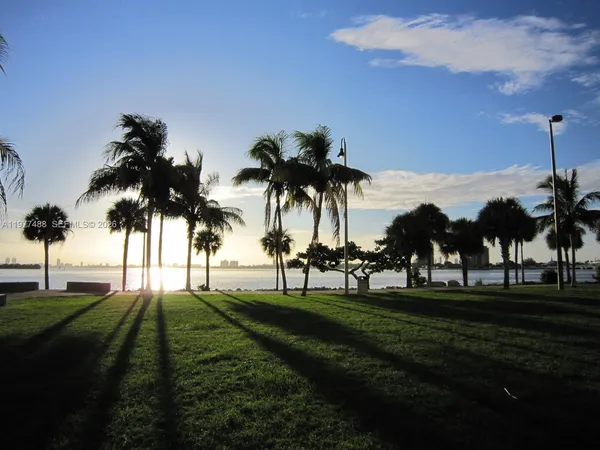 $680,000 | 2000 North Bayshore Drive, Unit 1502, Miami, FL 33137