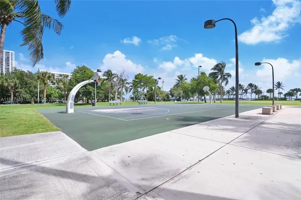 $680,000 | 2000 North Bayshore Drive, Unit 1502, Miami, FL 33137