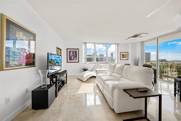 $680,000 | 2000 North Bayshore Drive, Unit 1502, Miami, FL 33137