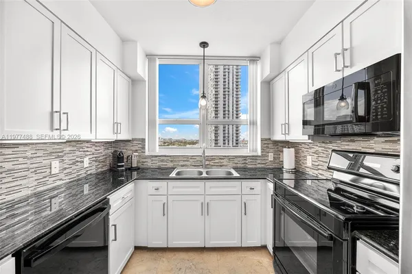 $680,000 | 2000 North Bayshore Drive, Unit 1502, Miami, FL 33137