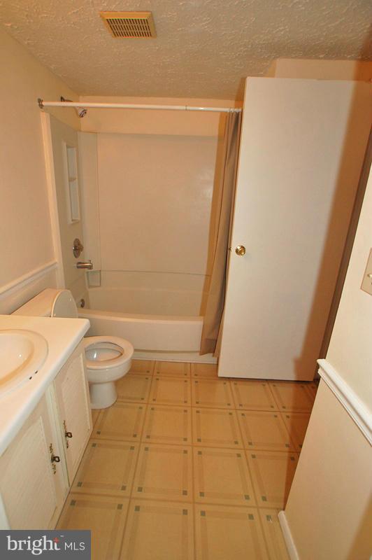 12516 Cross Ridge Way Germantown, MD 20874 - Photo 8 of 18 Bath