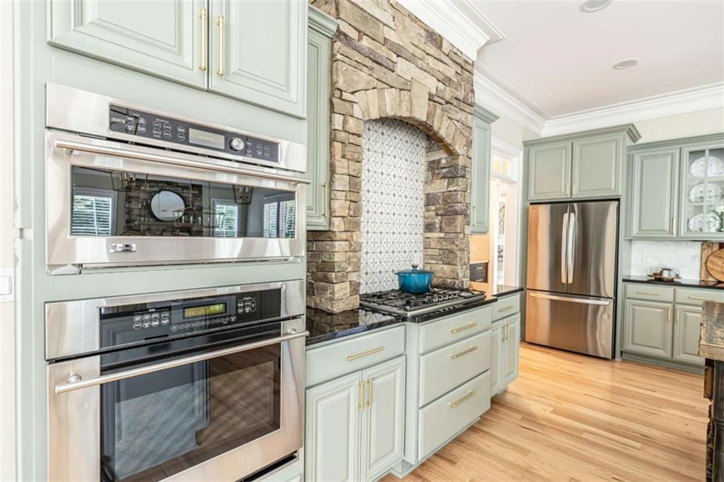 138 Nelson Boulevard Northwest Rome, GA 30165 - Photo 12 of 39 a kitchen with a stove and a refrigerator
