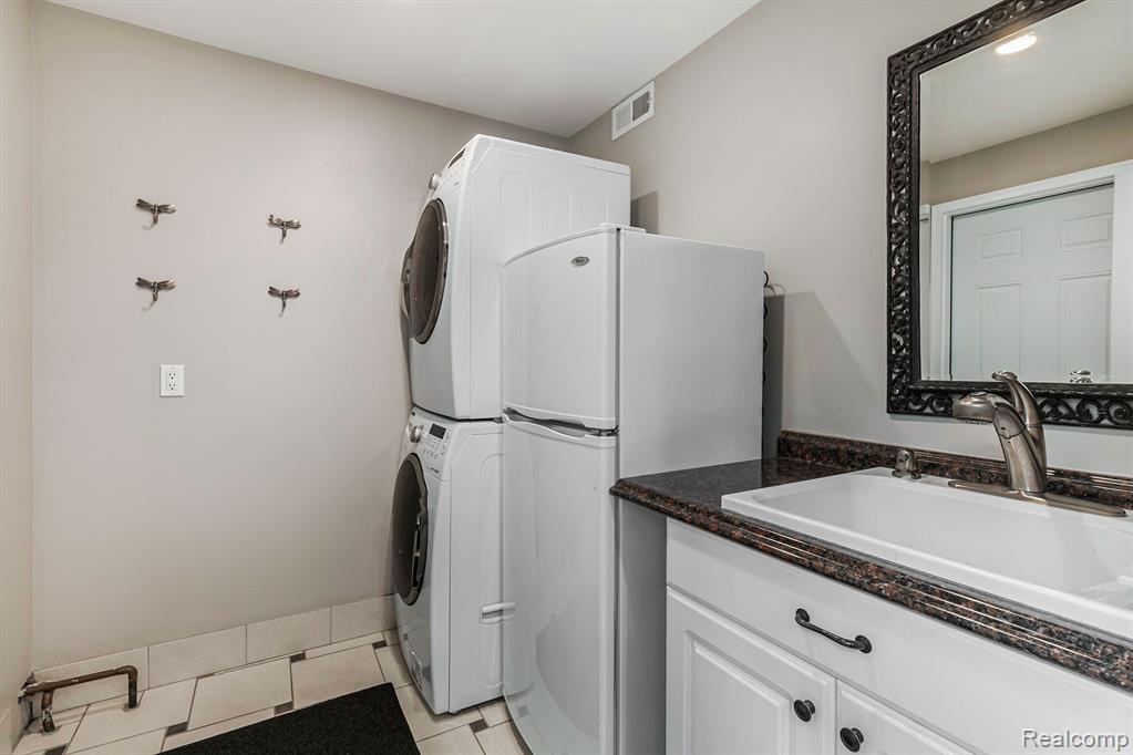 29746 Highmeadow Road Farmington Hills, MI 48334 - Photo 27 of 46