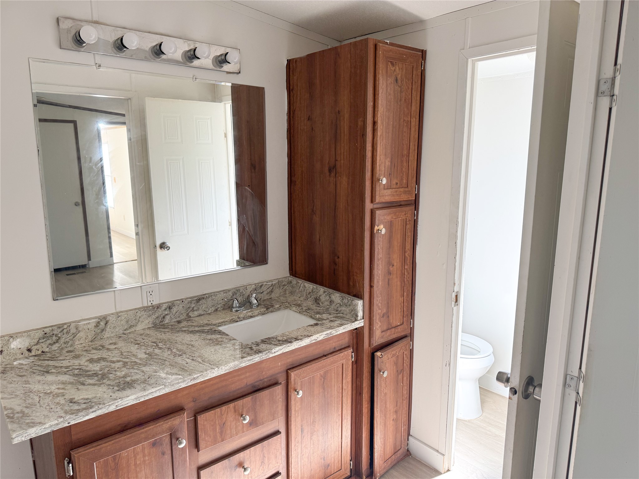 39 County Road 3478 Cleveland, TX 77327 - Photo 14 of 20 Primary Bath