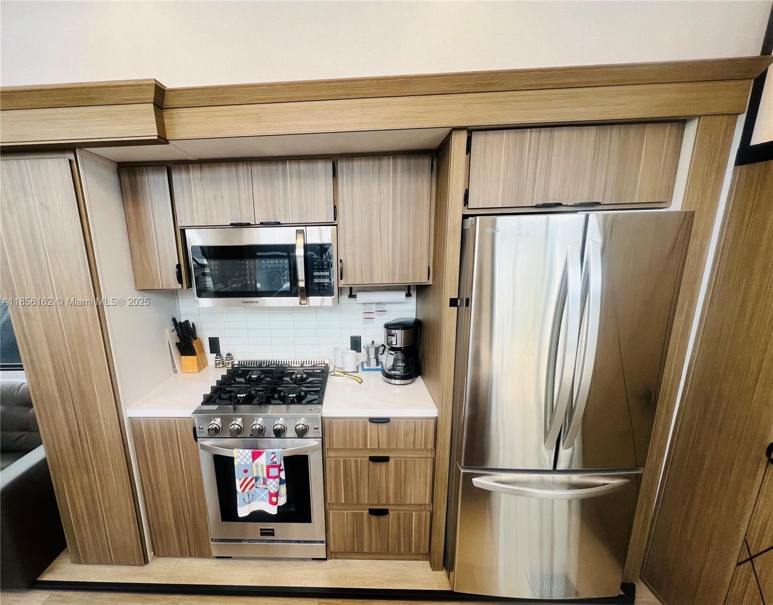 325 Calusa Street Key Largo, FL 33037 - Photo 13 of 28 Residential Stainless Steel Appliances
