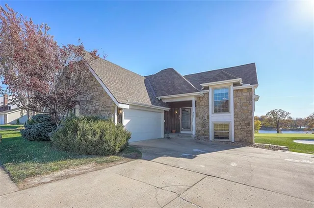 $550,000 | 4910 Northeast Pebble Beach Street, Lee's Summit, MO 64064