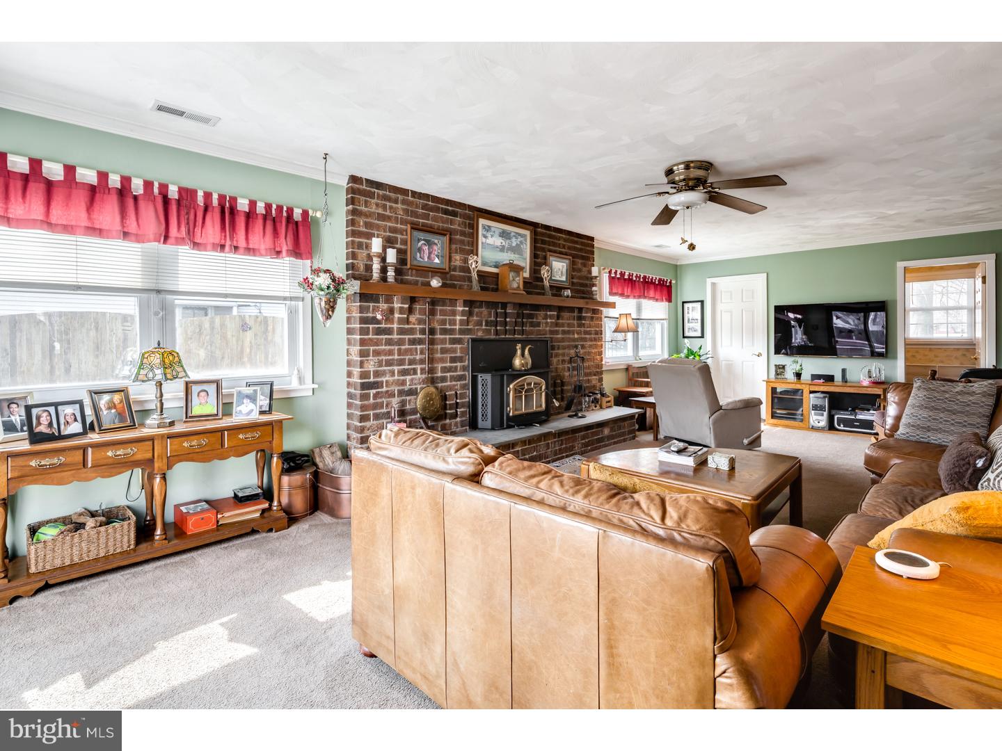 2 Handy Road Levittown, PA 19056 - Photo 11 of 24 Family Room