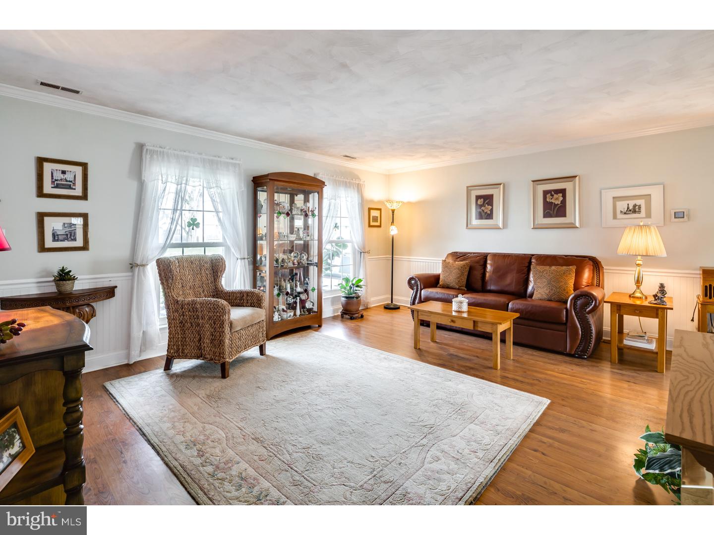 2 Handy Road Levittown, PA 19056 - Photo 4 of 24 Living Room