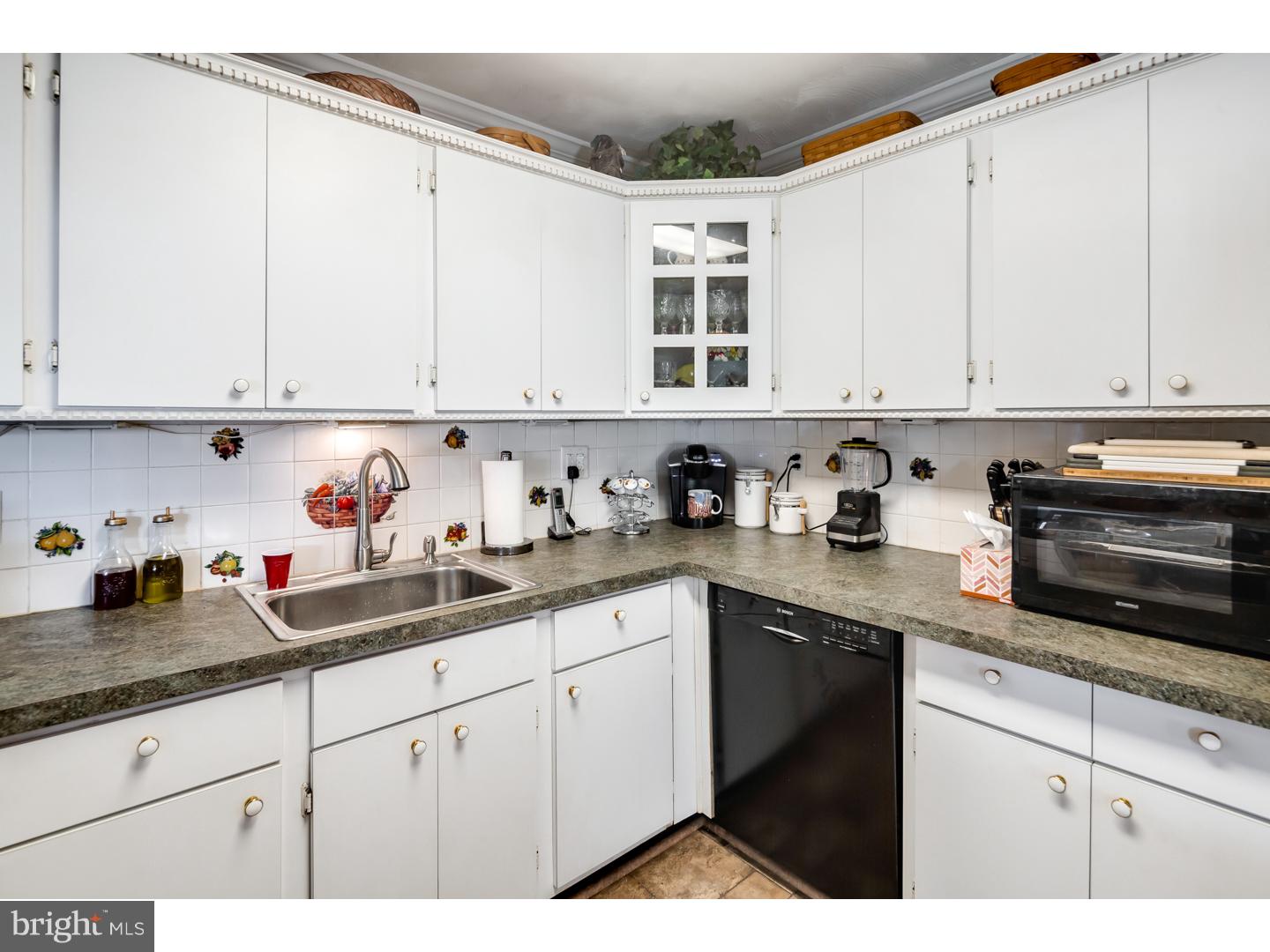 2 Handy Road Levittown, PA 19056 - Photo 8 of 24 Kitchen