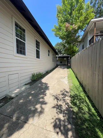 a view of a backyard with pathway