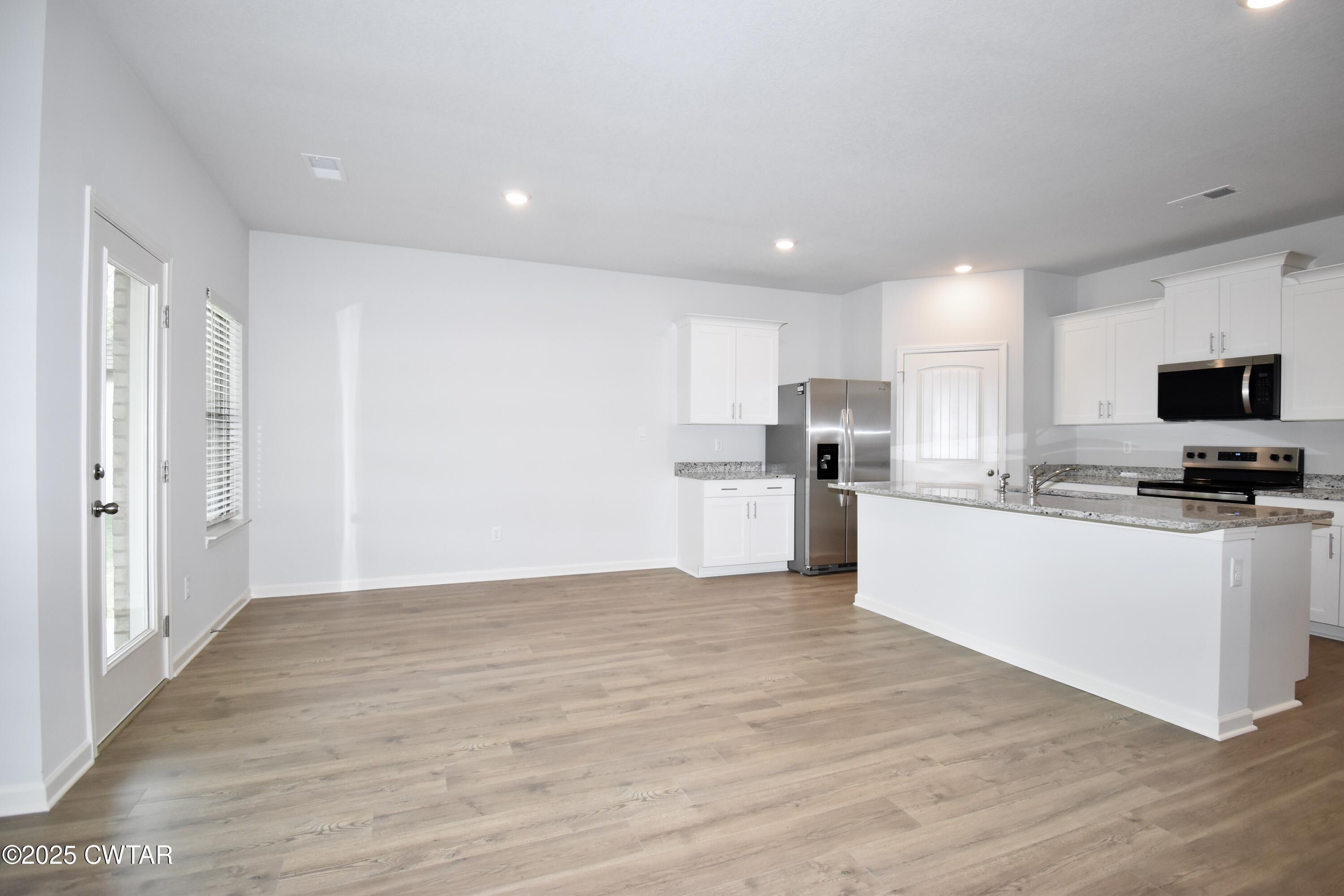 44 Clarendon Cove Jackson, TN 38305 - Photo 4 of 17 a view of kitchen with wooden floor and electronic appliances