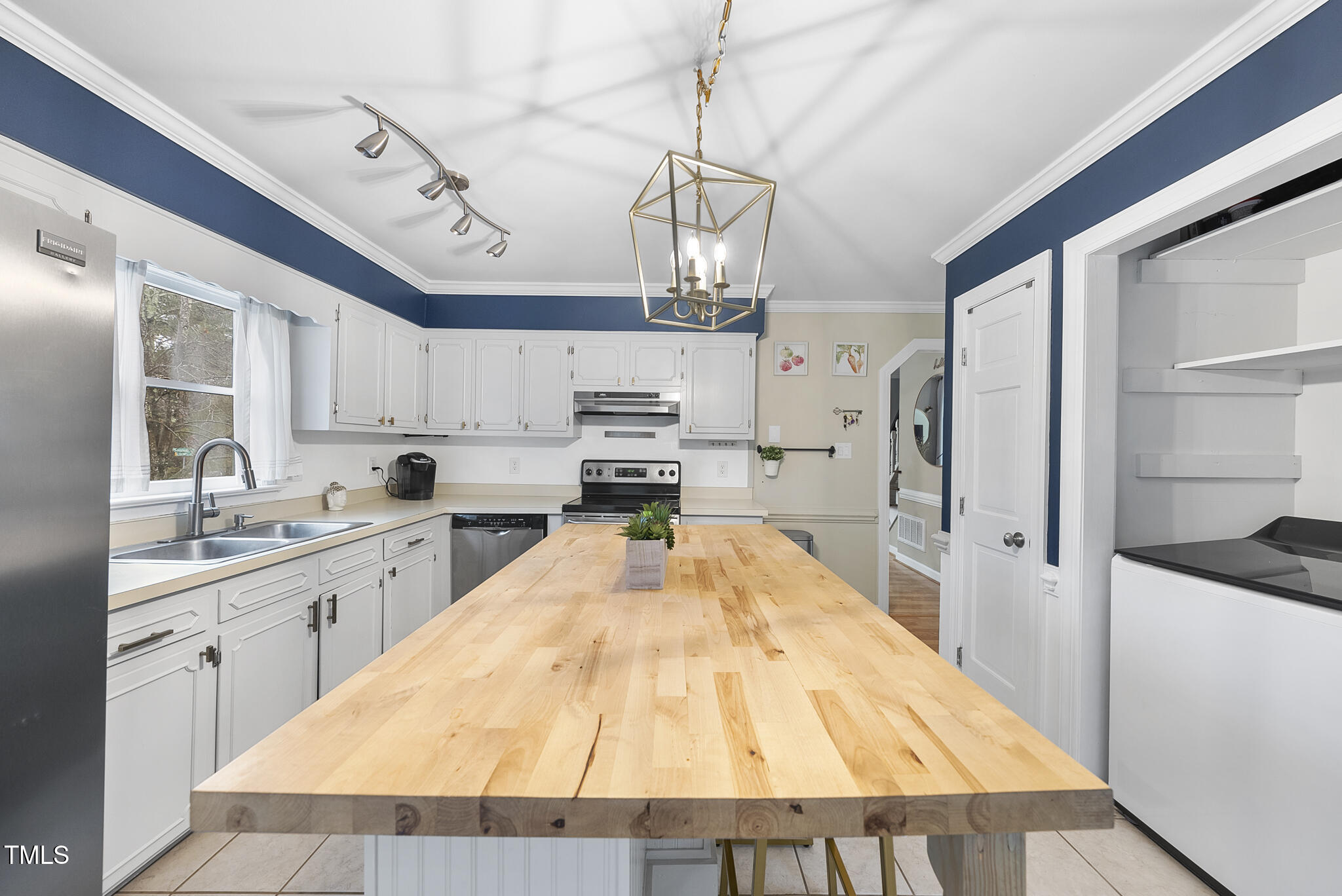 3200 Flintshire Road Raleigh, NC 27604 - Photo 9 of 26 Kitchen