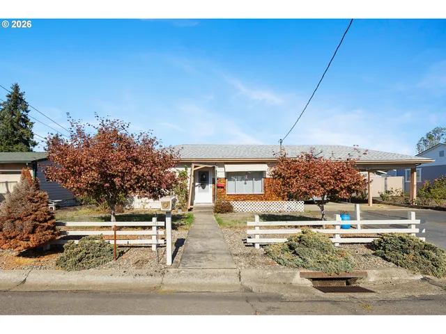$249,000 | 2812 West Sanders Avenue, Roseburg, OR 97471