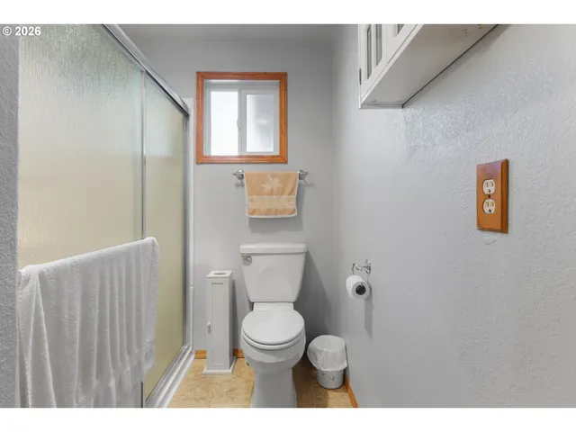 $249,000 | 2812 West Sanders Avenue, Roseburg, OR 97471