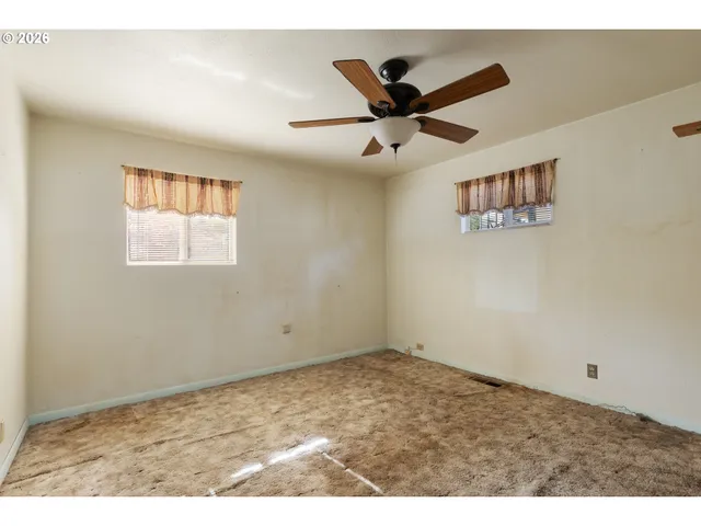 $249,000 | 2812 West Sanders Avenue, Roseburg, OR 97471