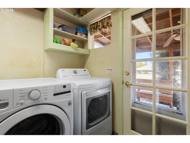 $249,000 | 2812 West Sanders Avenue, Roseburg, OR 97471