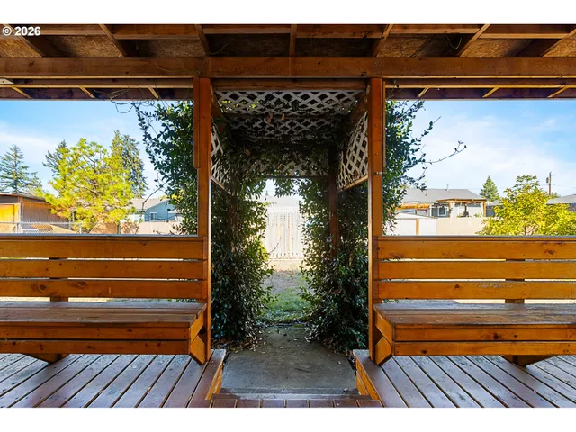 $249,000 | 2812 West Sanders Avenue, Roseburg, OR 97471