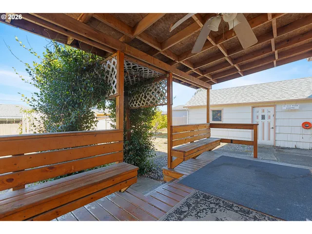 $249,000 | 2812 West Sanders Avenue, Roseburg, OR 97471