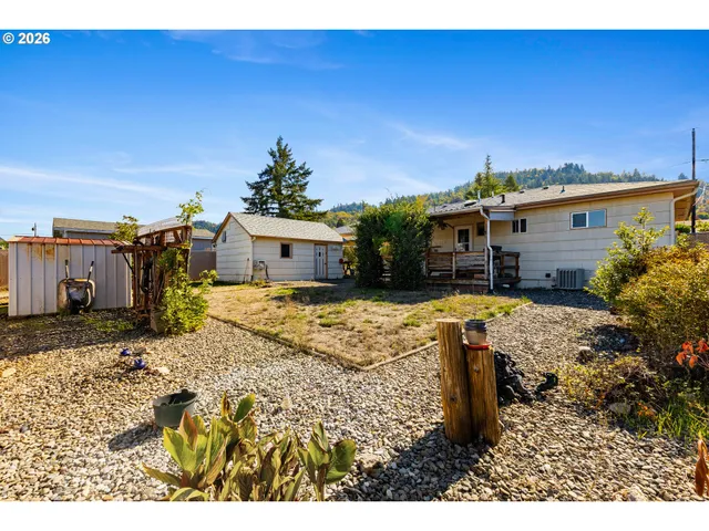 $249,000 | 2812 West Sanders Avenue, Roseburg, OR 97471