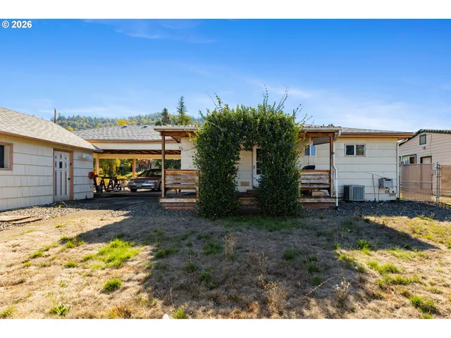 $249,000 | 2812 West Sanders Avenue, Roseburg, OR 97471