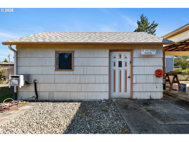 $249,000 | 2812 West Sanders Avenue, Roseburg, OR 97471