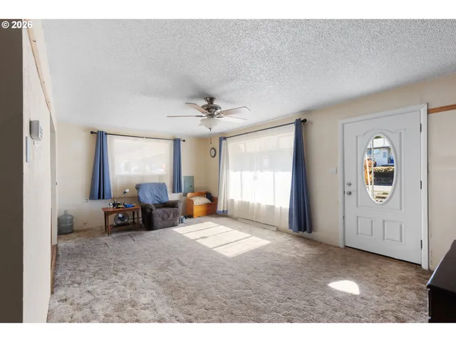 $249,000 | 2812 West Sanders Avenue, Roseburg, OR 97471