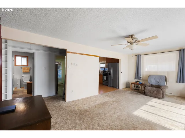 $249,000 | 2812 West Sanders Avenue, Roseburg, OR 97471