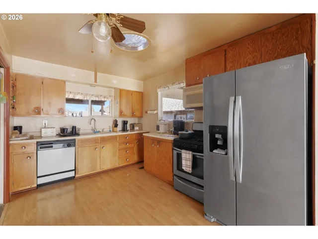 $249,000 | 2812 West Sanders Avenue, Roseburg, OR 97471