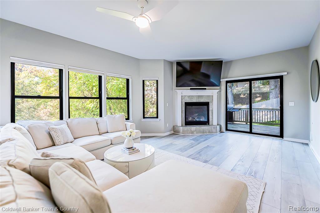 1293 Brighton Lake Road Brighton, MI 48116 - Photo 3 of 62 Gallery Image 3