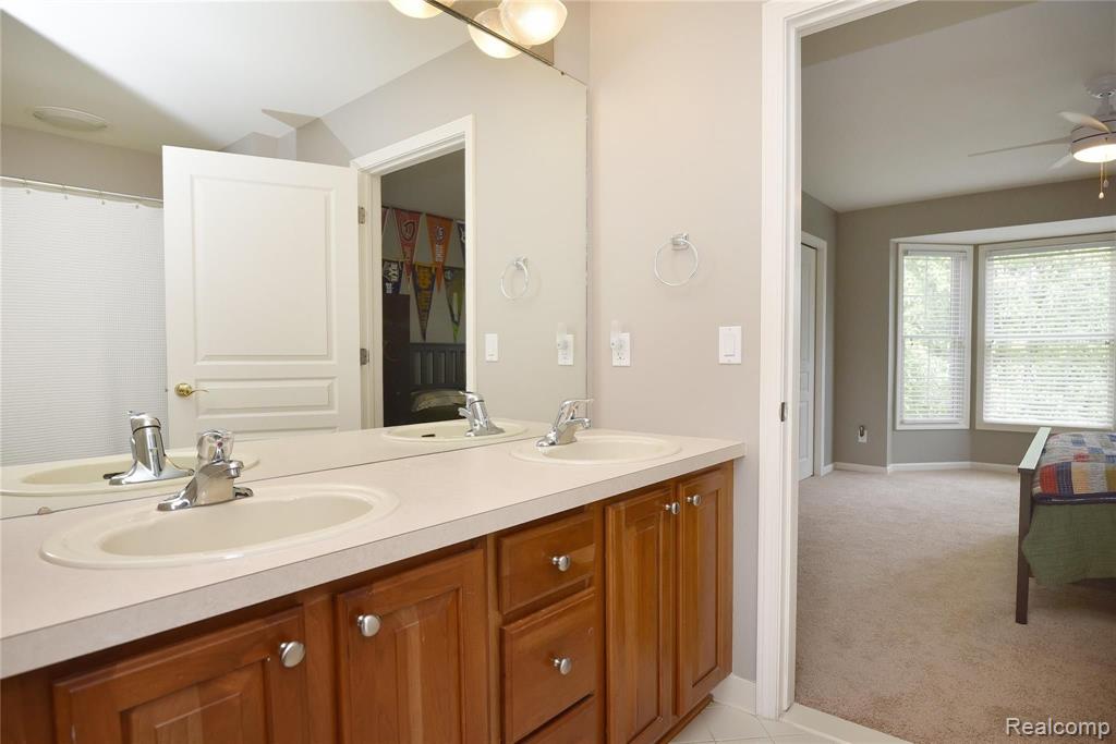 5880 Stonehaven Boulevard Rochester, MI 48306 - Photo 25 of 40