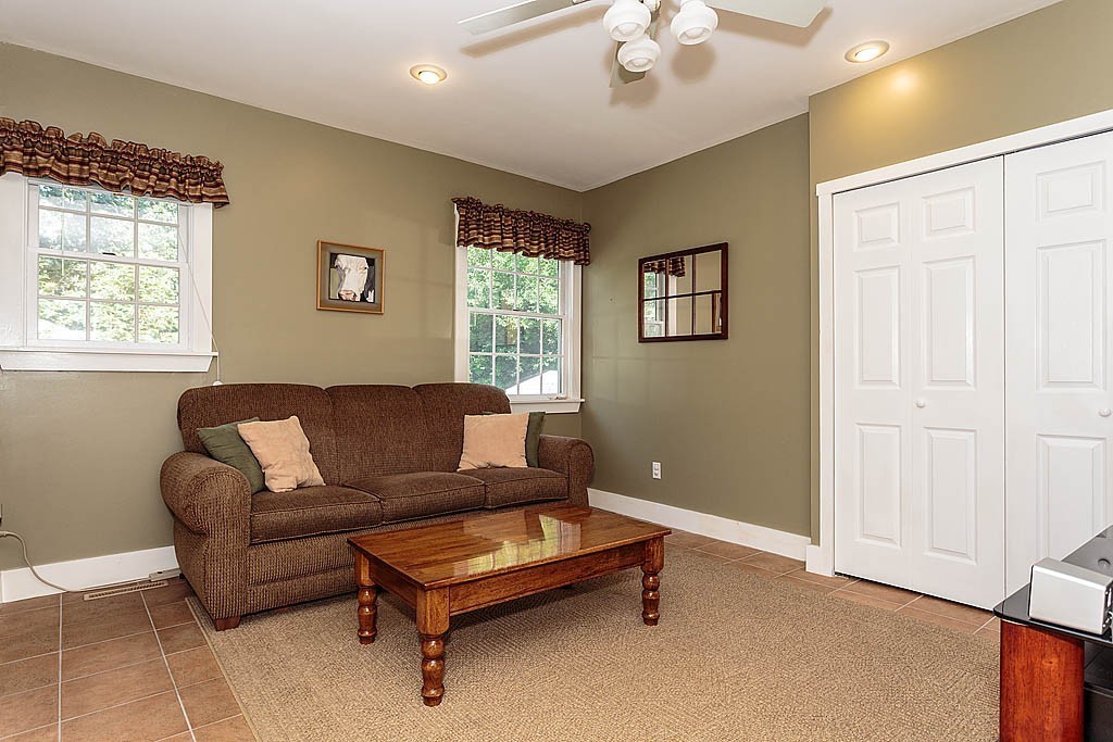 5 Manning Road Chelmsford, MA 01824 - Photo 3 of 27 Gallery Image 3