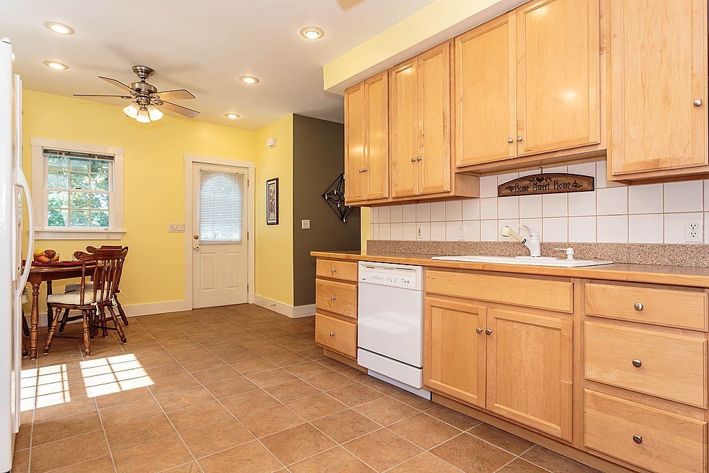5 Manning Road Chelmsford, MA 01824 - Photo 4 of 27 Gallery Image 4