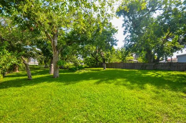 $1,495 | 206 Winkin Avenue, Crosby, TX 77532