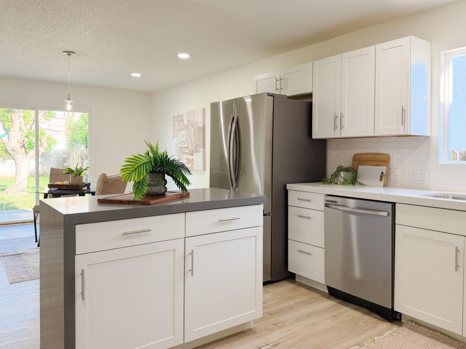 878 Carol Avenue Merced, CA 95341 - Photo 14 of 41 a kitchen with appliances a sink and cabinets