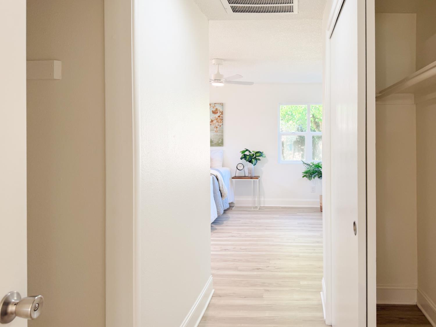 878 Carol Avenue Merced, CA 95341 - Photo 27 of 41 a view of an entryway