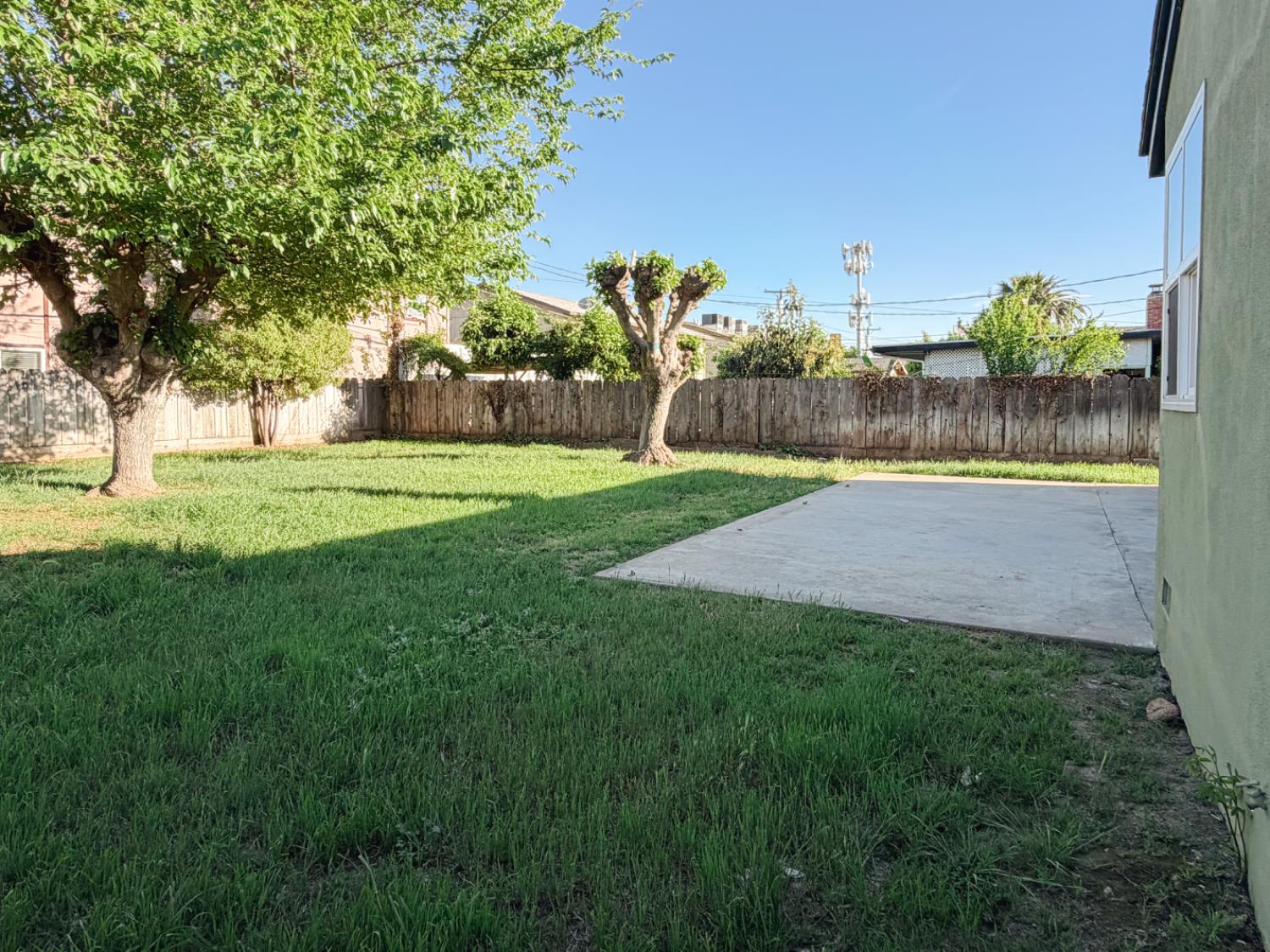 878 Carol Avenue Merced, CA 95341 - Photo 36 of 41 a view of a backyard