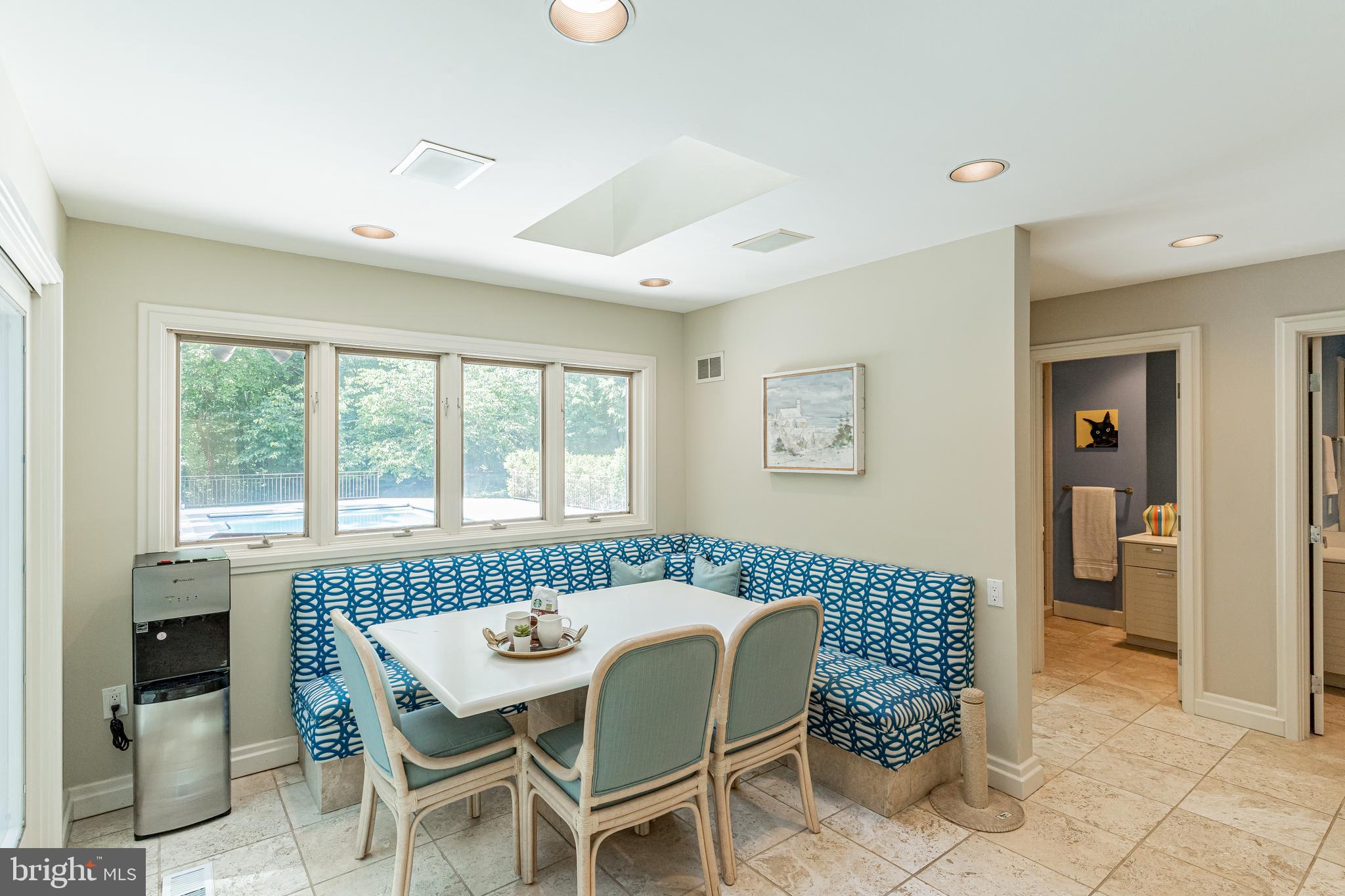 11615 Springridge Road Potomac, MD 20854 - Photo 13 of 38 Banquette Area