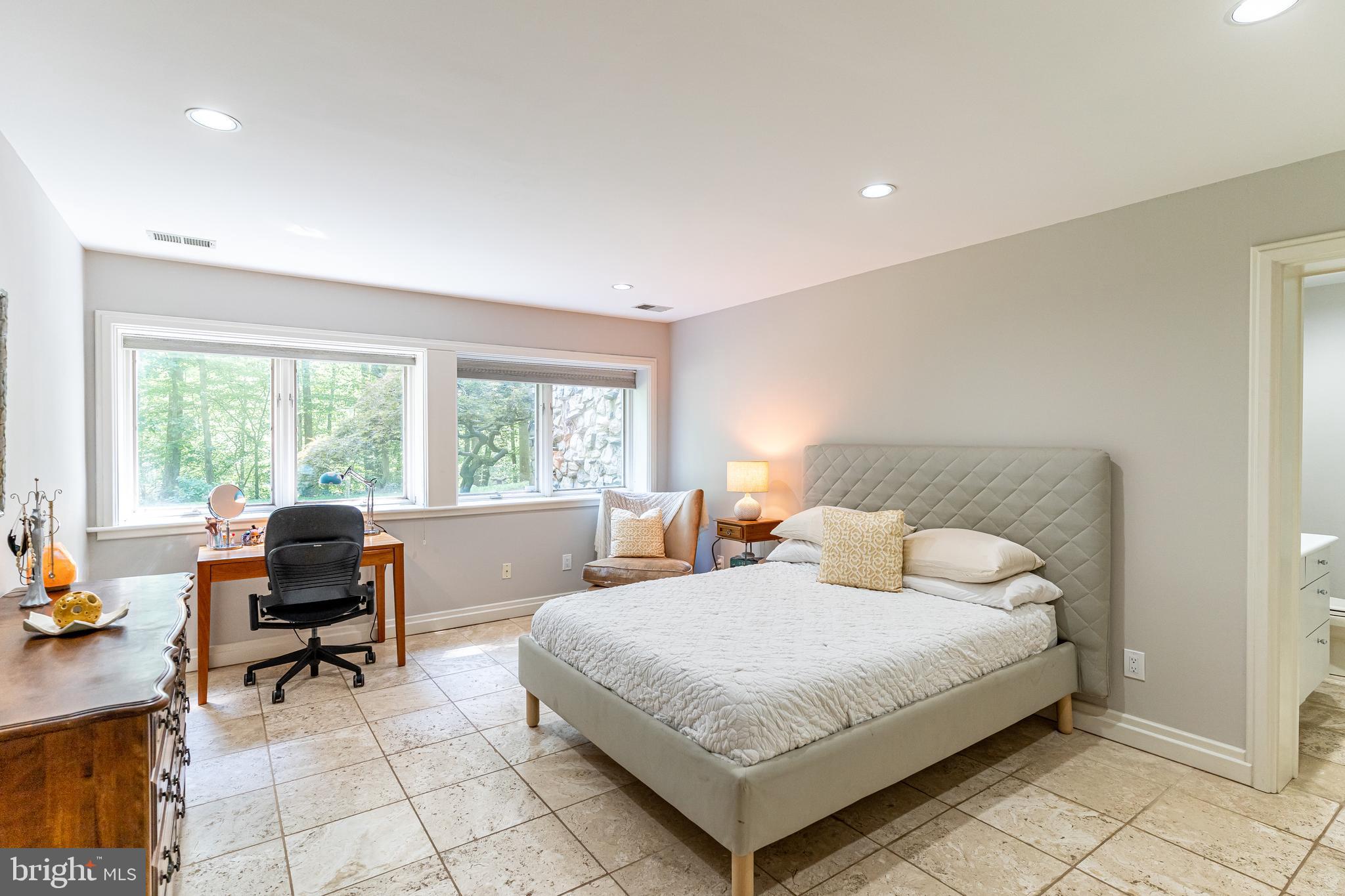 11615 Springridge Road Potomac, MD 20854 - Photo 20 of 38 Bedroom Suite #2 with Ensuite