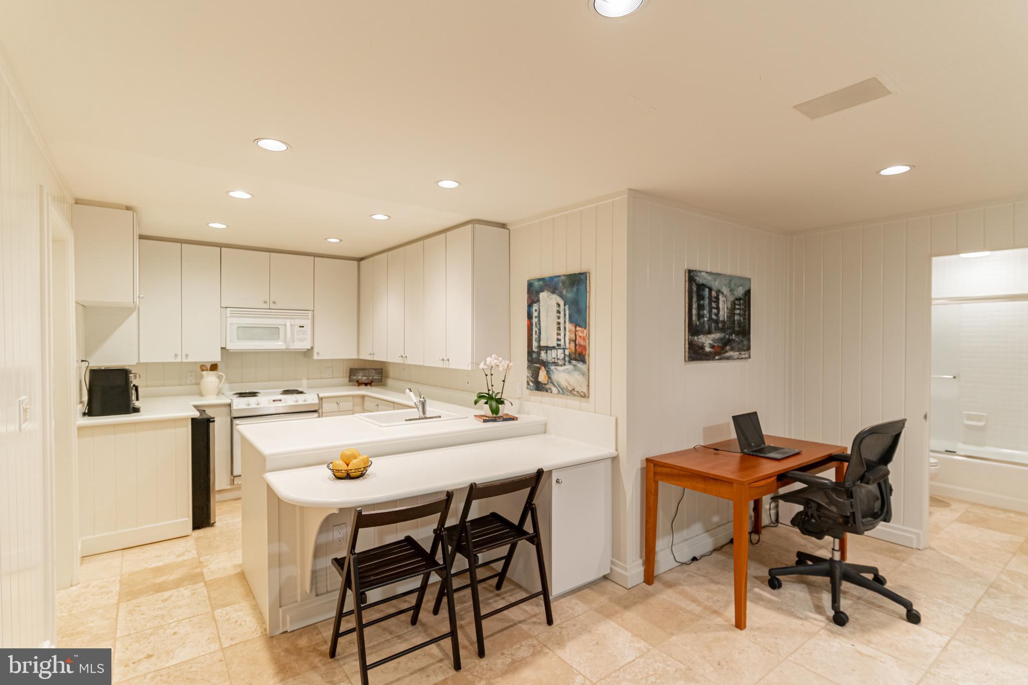 11615 Springridge Road Potomac, MD 20854 - Photo 29 of 38 Apartment Kitchen