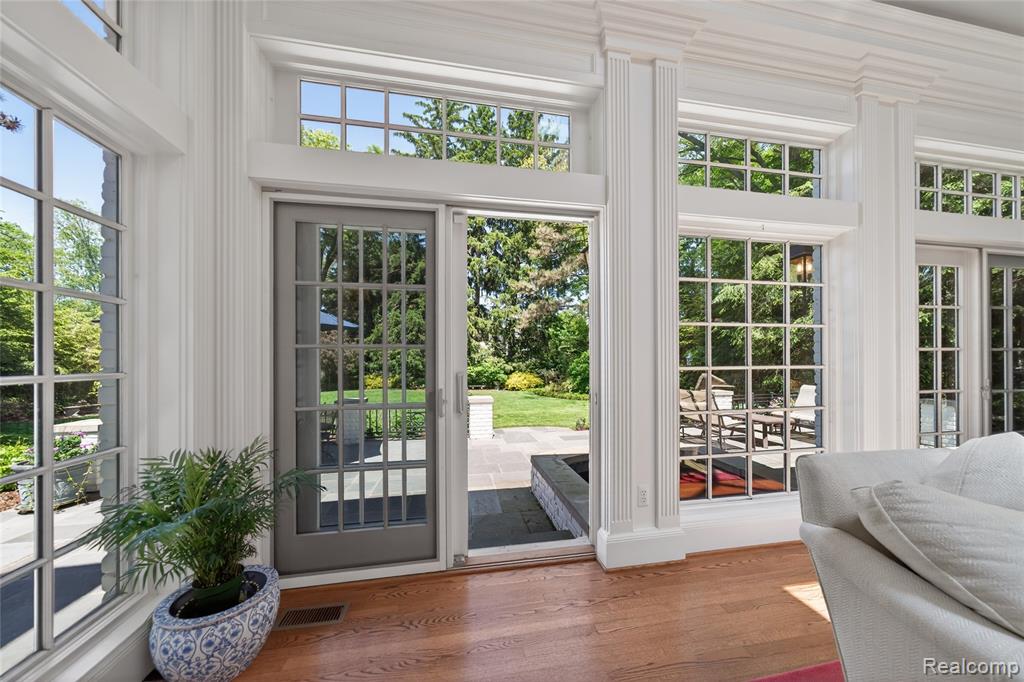 66 Oxford Road Grosse Pointe, MI 48236 - Photo 7 of 52