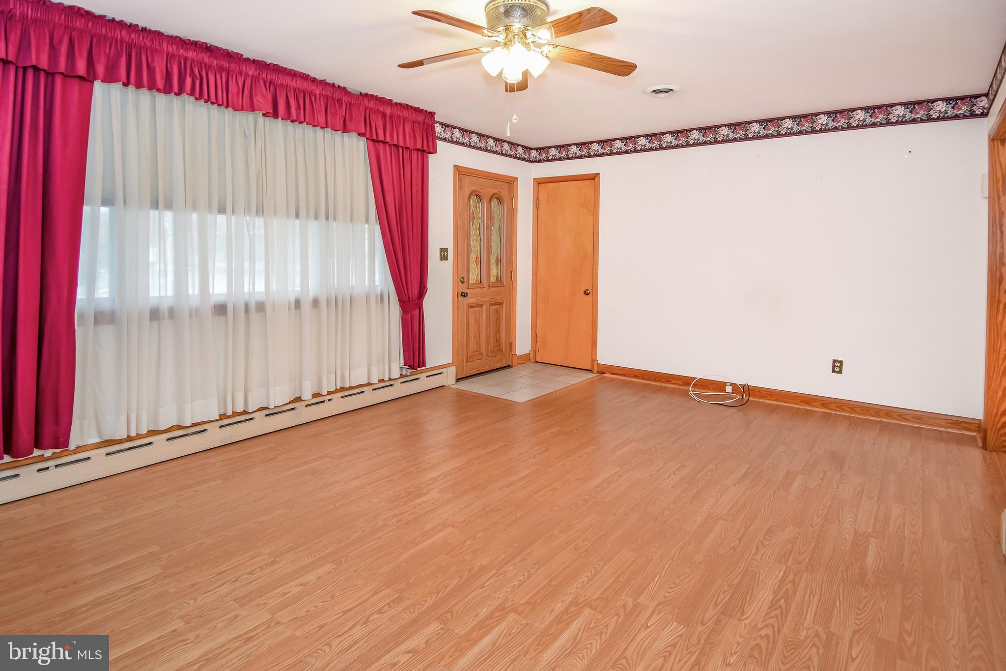 4501 Ridge Road Baltimore, MD 21236 - Photo 5 of 27 Spacious Living Room