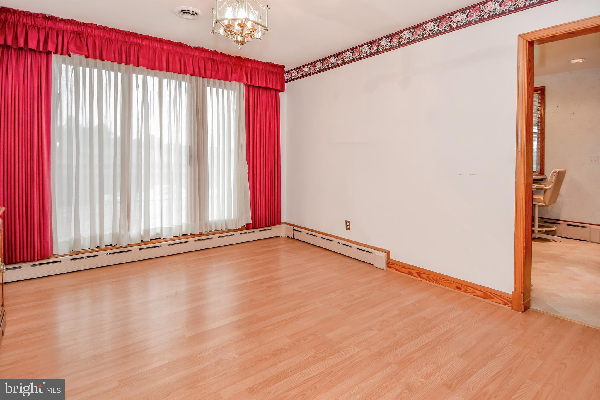 4501 Ridge Road Baltimore, MD 21236 - Photo 7 of 27 Dining Room