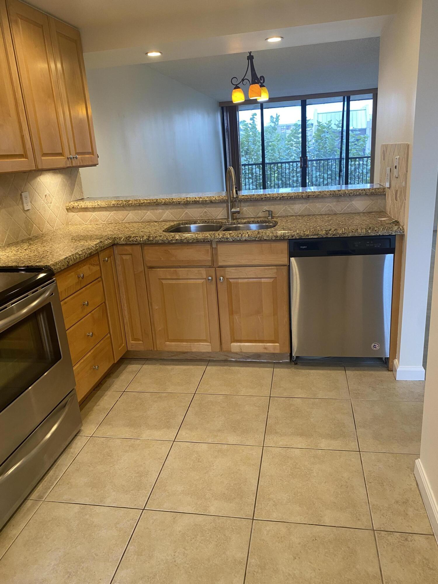17 Royal Palm Way, Unit 305 Boca Raton, FL 33432 - Photo 3 of 22 IMG_7806