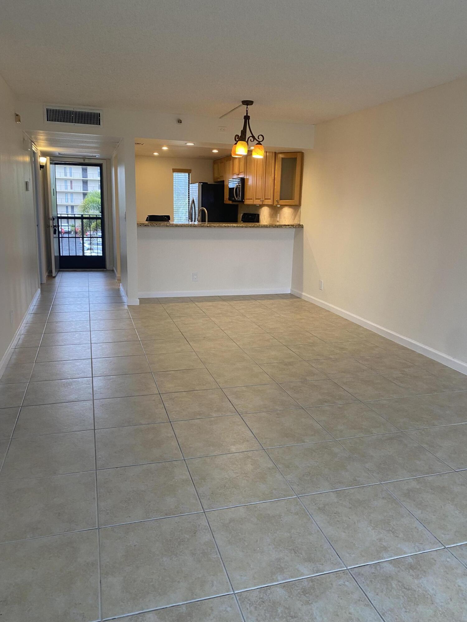 17 Royal Palm Way, Unit 305 Boca Raton, FL 33432 - Photo 5 of 22 IMG_7796